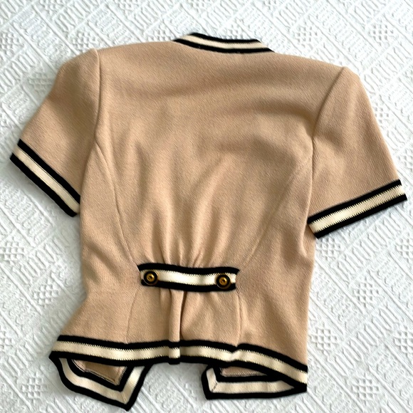 St. John 2 pc set Beige Short Sleeve Sweater luxury high waist shorts - Picture 13 of 17